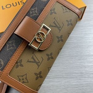 <AUTHENTIC>Louis Vuitton  wallet